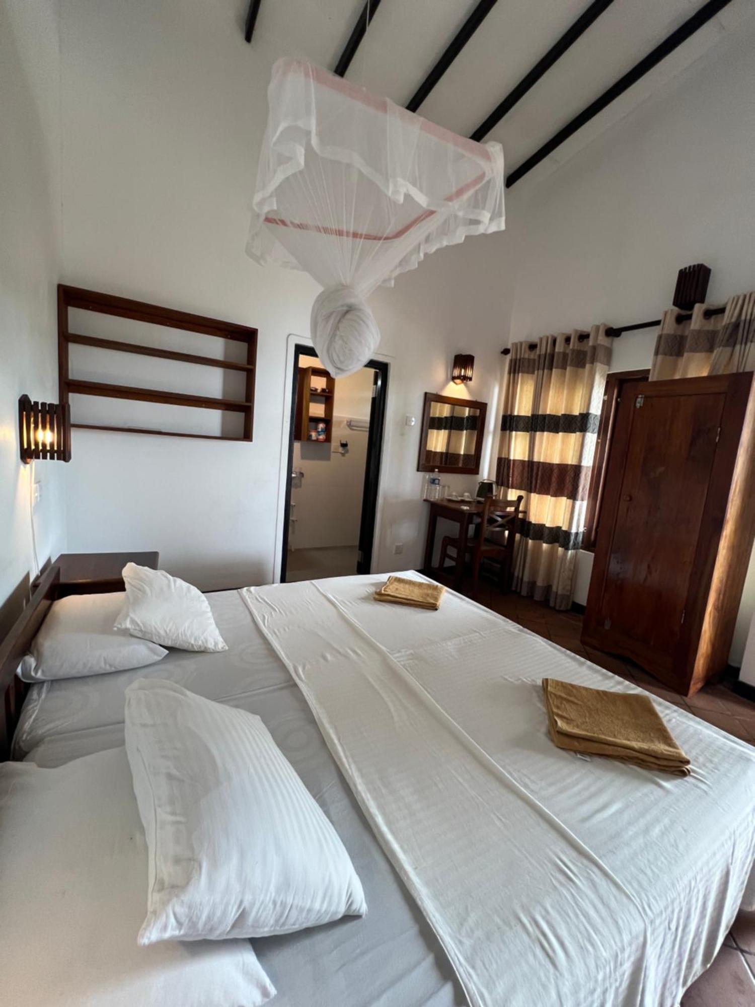 Bed and Breakfast Sailors' Bay à Hikkaduwa Extérieur photo